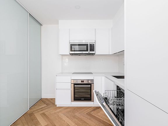 5th image of 110 Wellesley St E #1477220