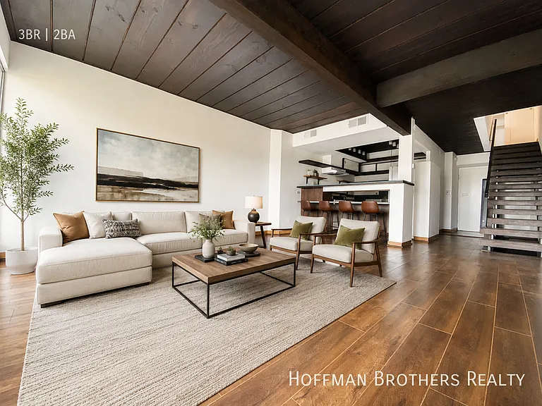 2342 Silver Ridge Ave #1 — Photo 1