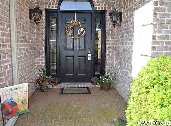 3rd image of 18 Lennox Village Dr