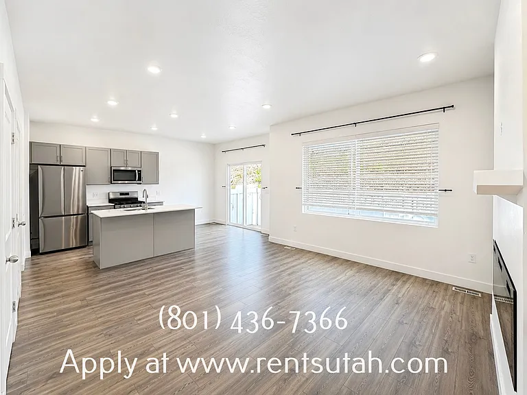 647 W Raintree Ln — Photo 3