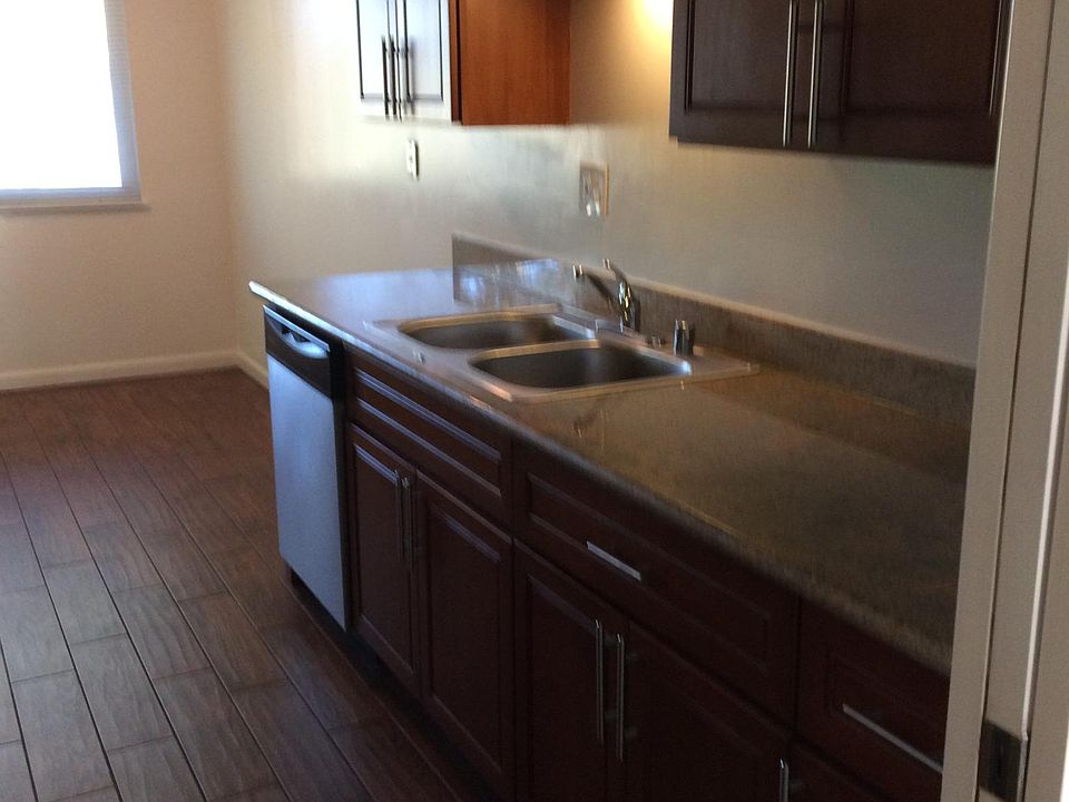 1st image of 2031 Ascot Dr APT 6