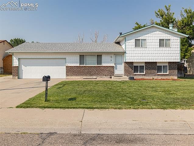 1st image of 7 Briarwood Cir