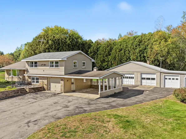 184 River Rd, Peru, NY 12972