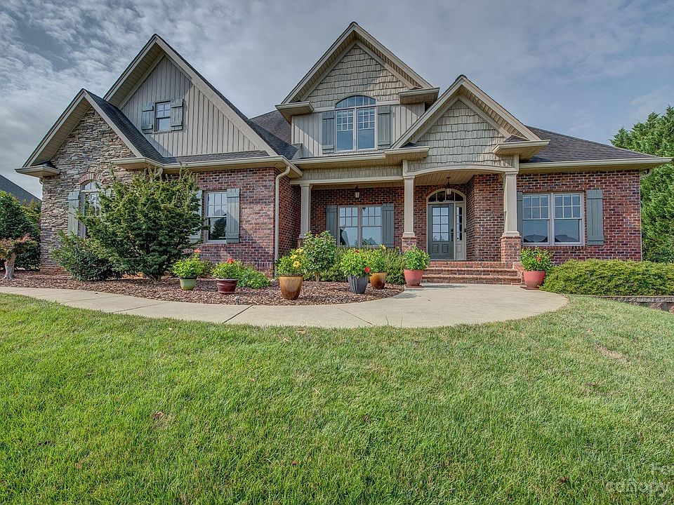 1st image of 721 Cedar Hill Dr