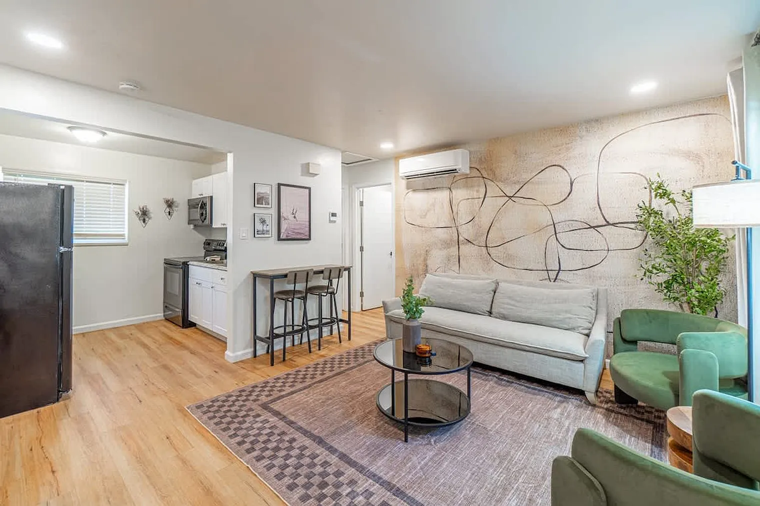 1 bed, 1.0 bath, 893 sqft, $3,565 — Photo 1