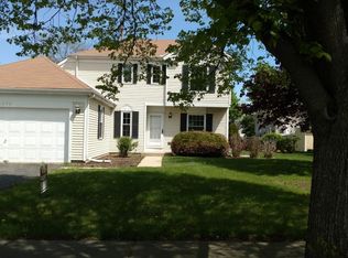 1373 Lilac Ln, Carol Stream, IL 60188