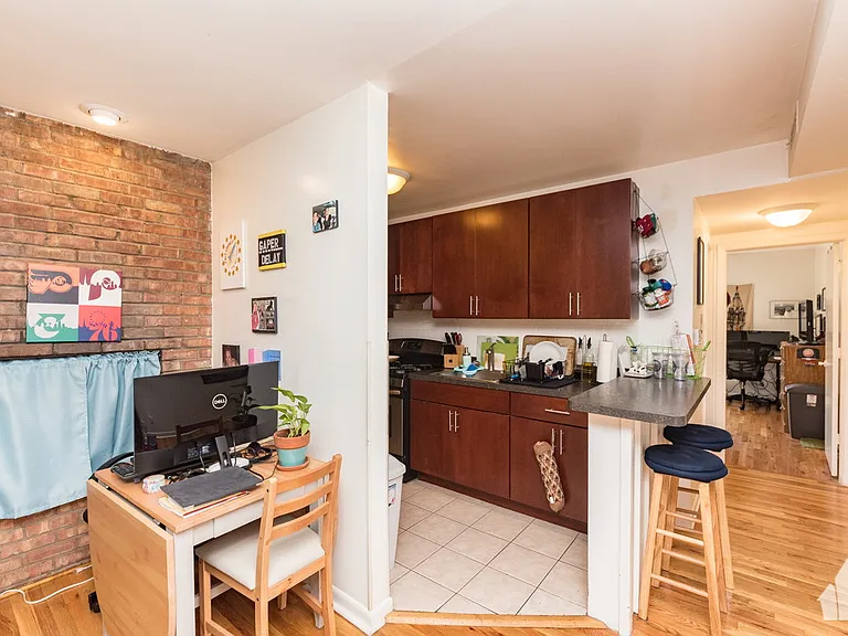 803 W Oakdale Ave #2 — Photo 4