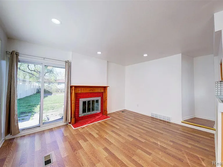 35030 Michelle Dr — Photo 9