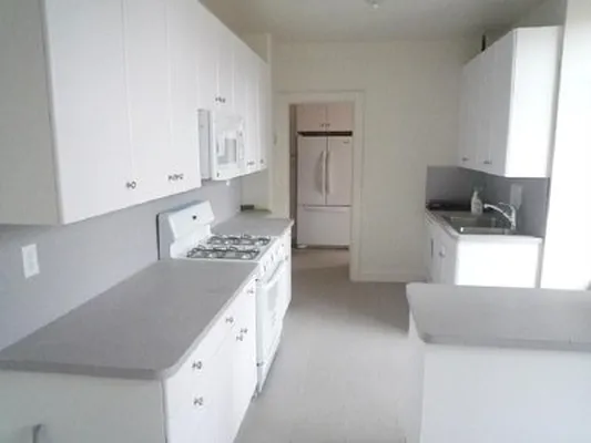 Rented by Raz Realty | media 8