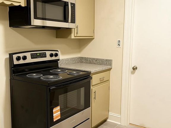 2nd image of 718 Sunset Ave #11