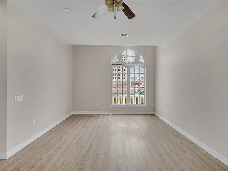 400 N Main St #201 — Photo 4