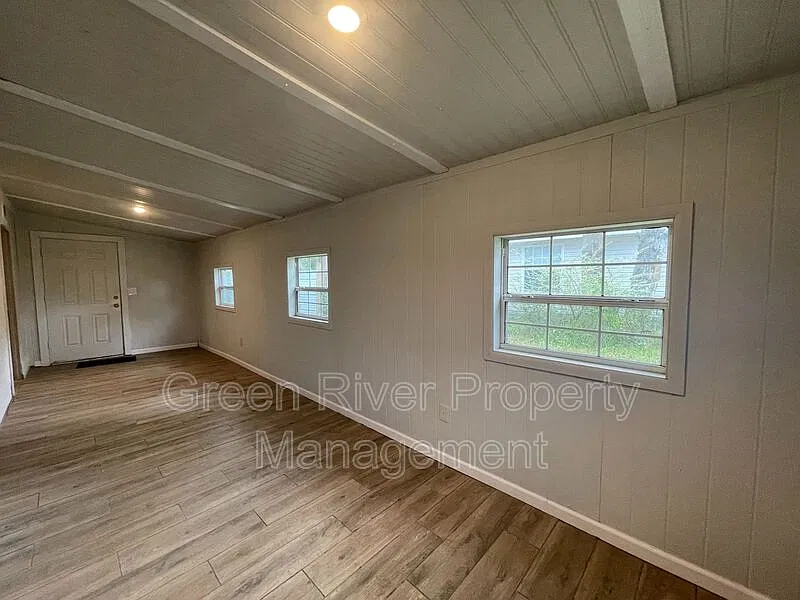 3 bed, 2.0 bath, 1271 sqft, $1,450 — Photo 3