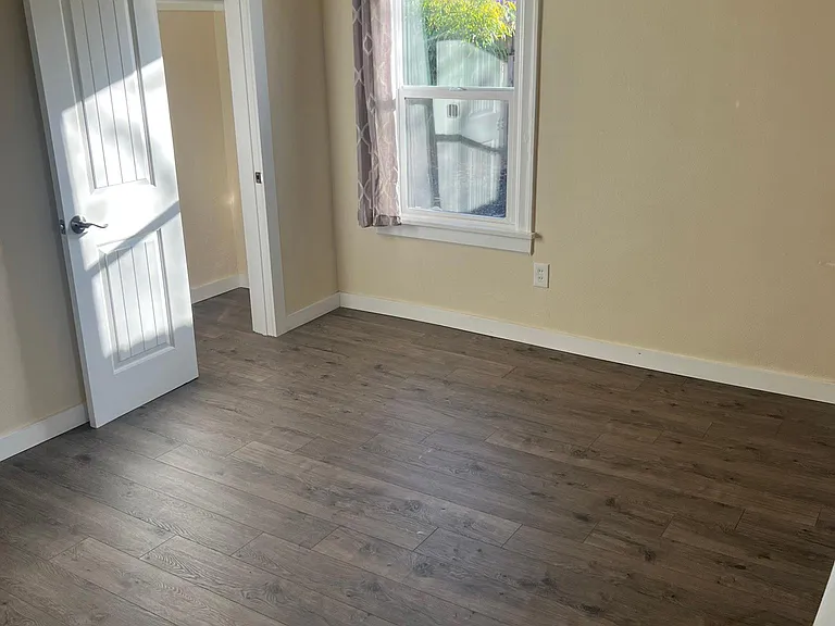674 Illinois Ave NE — Photo 17