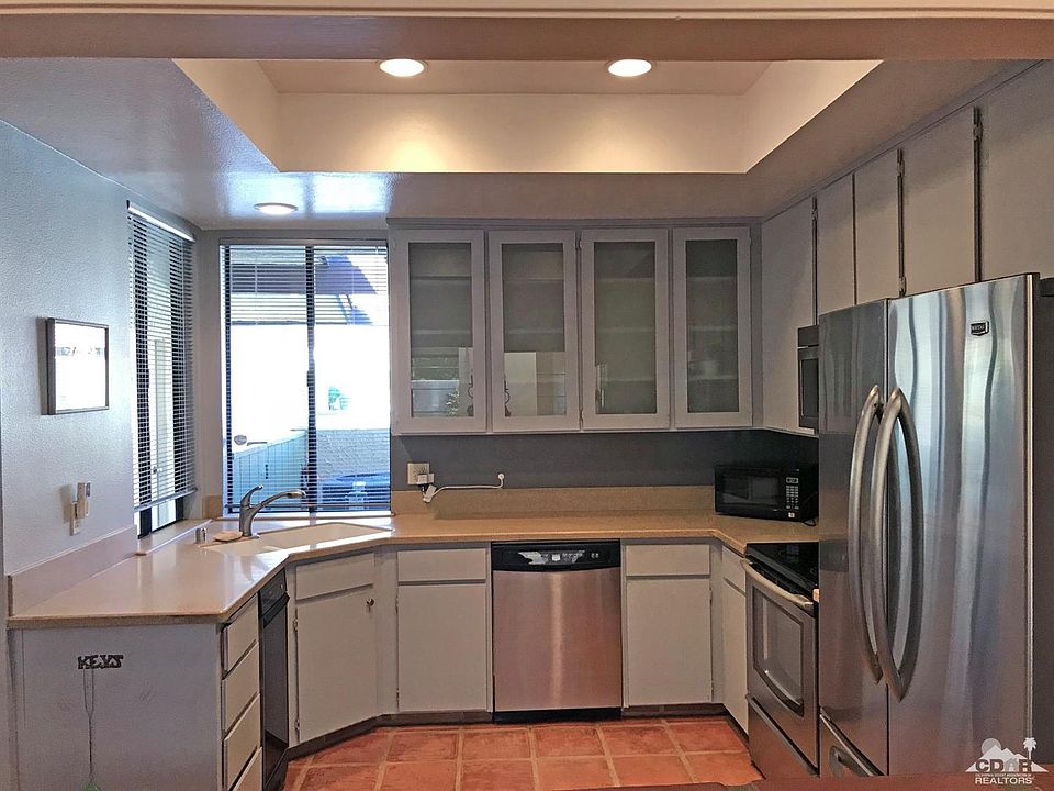 2nd image of 1277 E Amado Rd