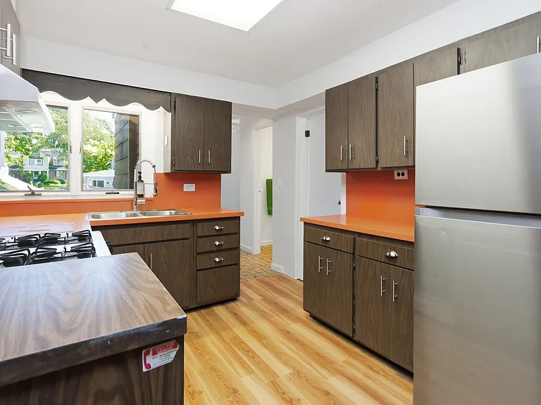 82 Quinby Ave — Photo 12