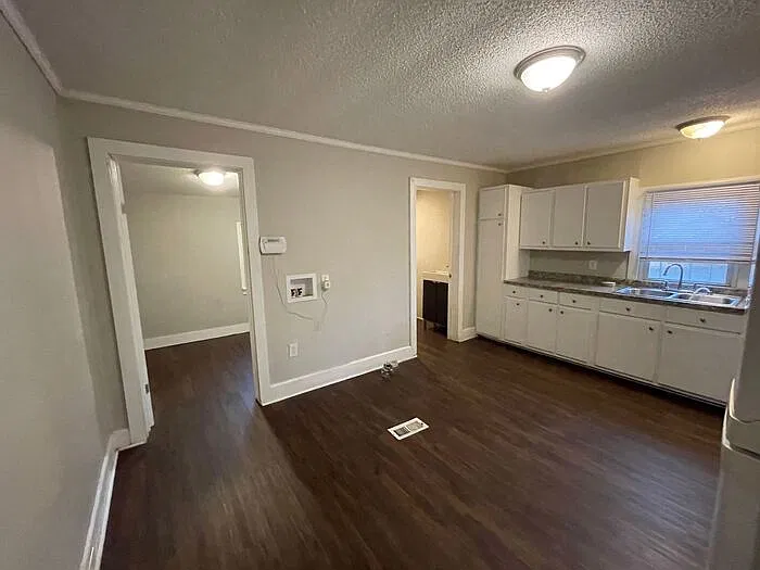 3 bed, 2.0 bath, 948 sqft, $1,295 — Photo 2