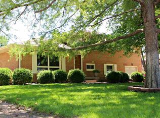 2704 N Bel Aire Rd, Hutchinson, KS 67502