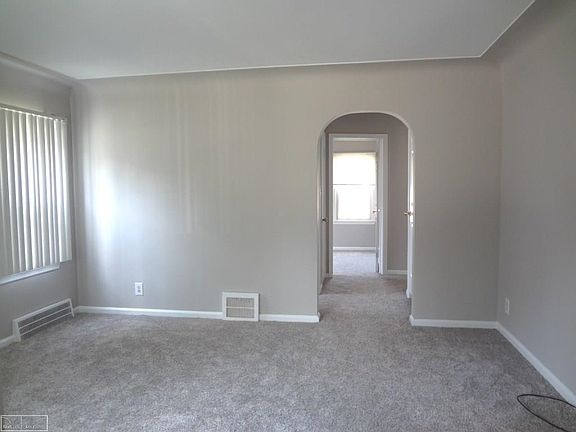 3rd image of 15039 Crescentwood Ave