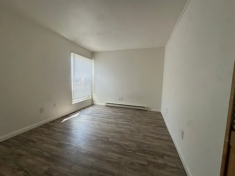University Park Apartments near Cornell University — Photo 275