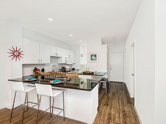 4th image of 1010 S Flores St APT 209