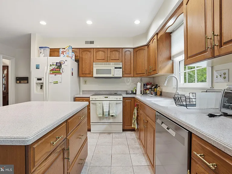 1316 Heller Dr — Photo 14