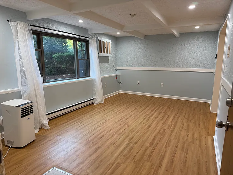 24 Spencer Rd #14N — Photo 3