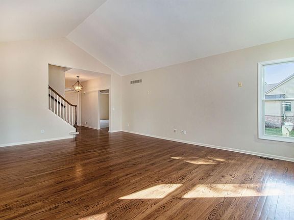 4th image of 652 Fairway Park Dr