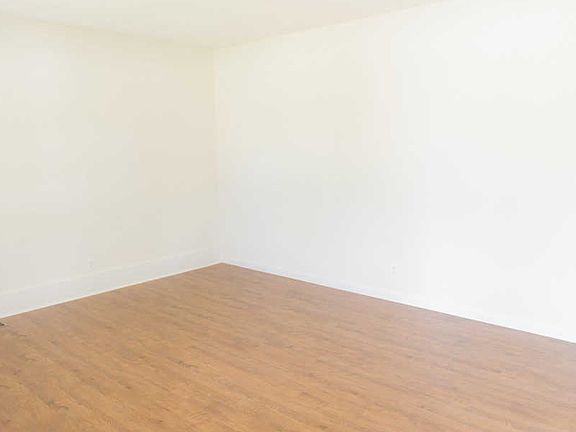 4th image of 106 Mohican Pl