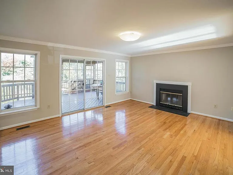 18404 Crownsgate Cir — Photo 14