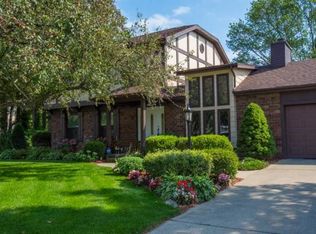 16444 Fox Cross Dr, Granger, IN 46530