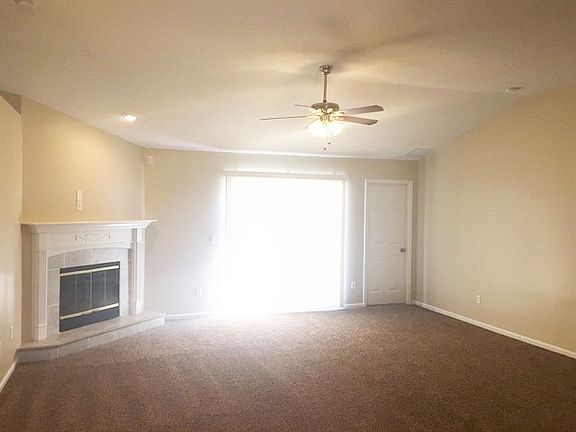 4th image of 2533 Royal Pointe Dr