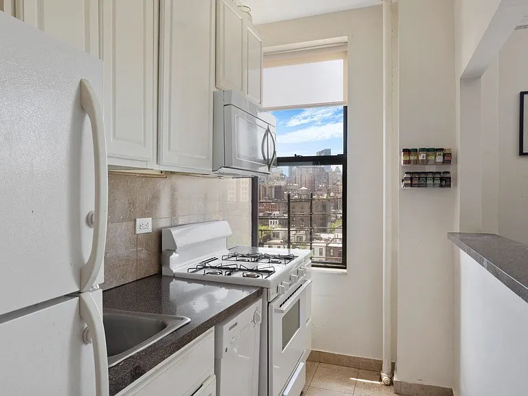 140 W 79th St #3-E — Photo 4