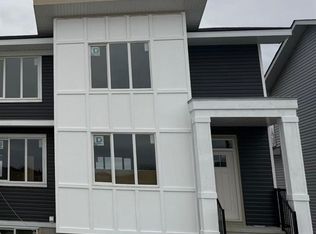 1927 W McCaskill Dr, Crossfield, AB T0M0S0