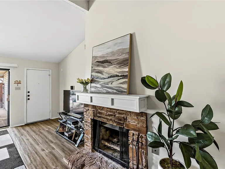 2523 Longmire Dr — Photo 8