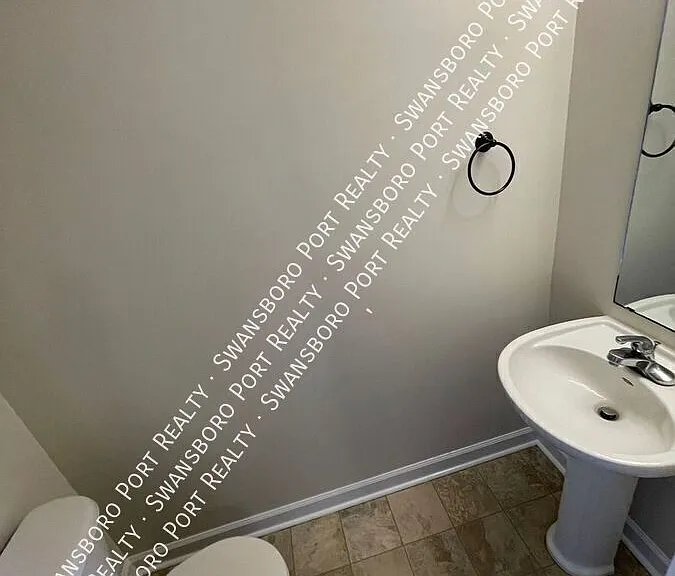 206 Bridgewood Dr — Photo 3