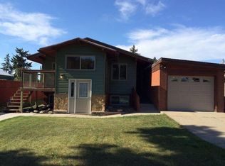 110 4th St NE, Hazen, ND 58545