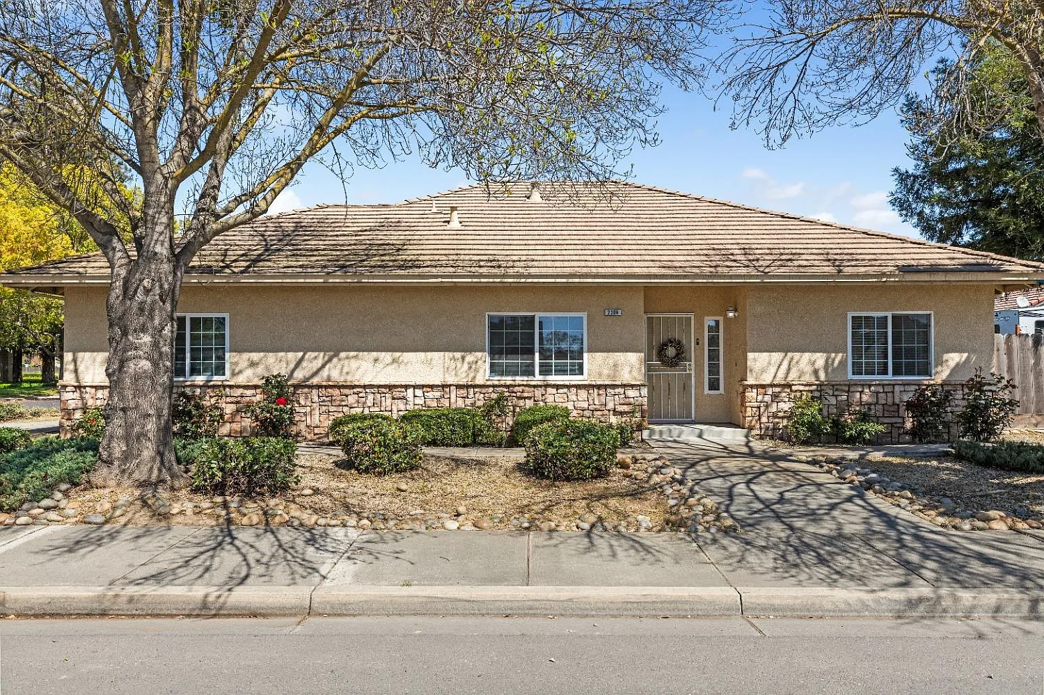 2209 Woodland Ave photo 1