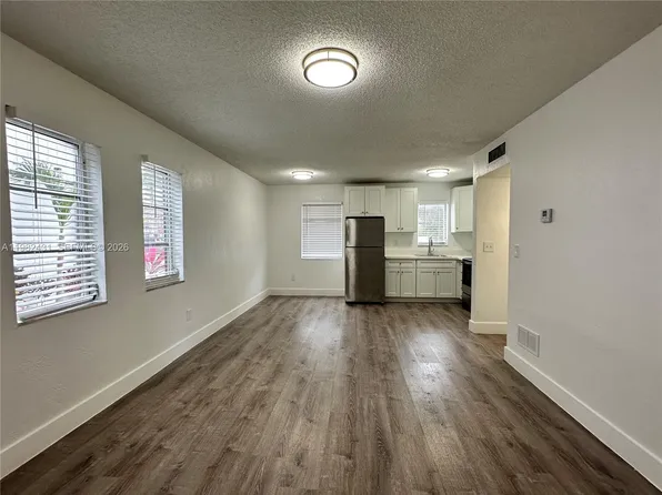 2910 Pierce St APT 101, Hollywood, FL 33020