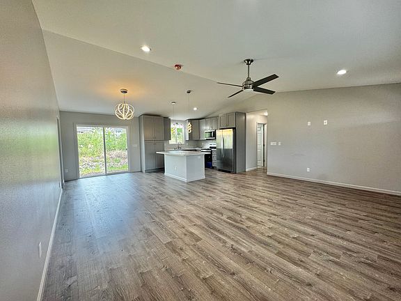 3rd image of 16-2142 Kuhio Dr