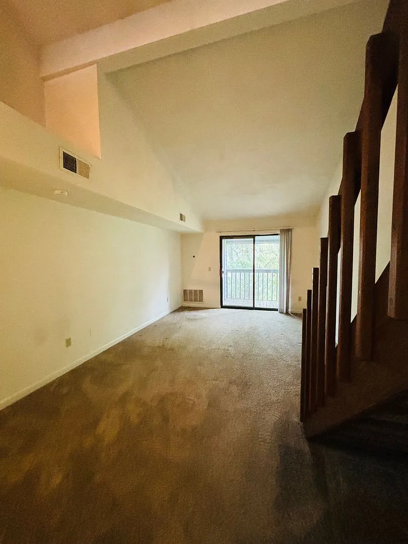 Efficiency/Studio with Loft and 1 Bath — Photo 3