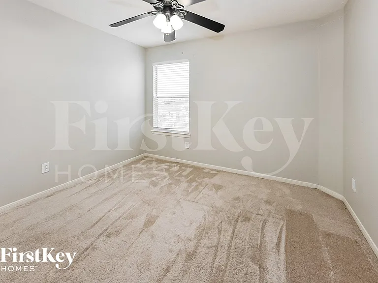 21602 Skyla Cir — Photo 9