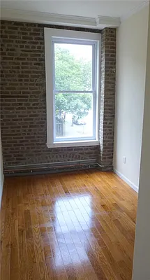 Rented by Siderow Residential Group | media 7