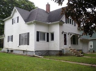 221 3rd Ave SE, Oelwein, IA 50662