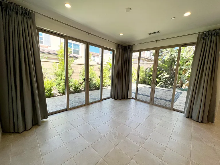 71 Decker — Photo 2