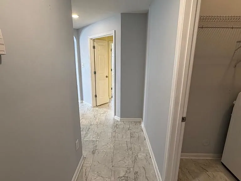 300 Riverbend Dr #1E — Photo 8