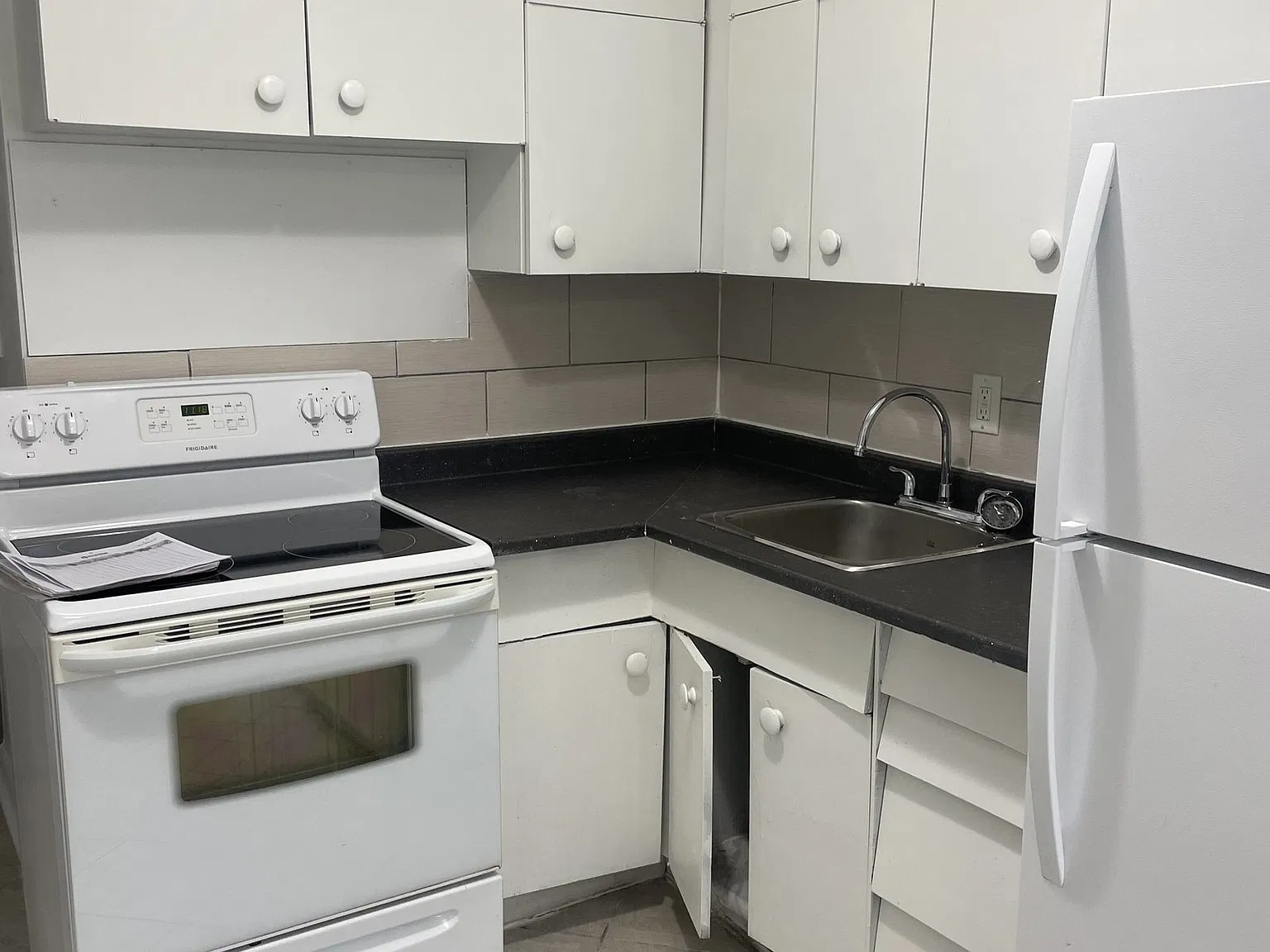 332 Guelph Line Burlington — Photo 3