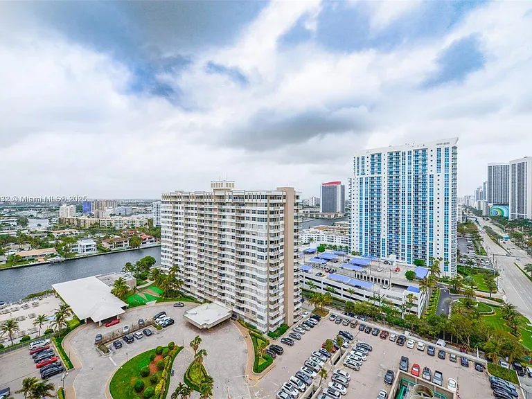 1985 S Ocean Dr #17H — Photo 2
