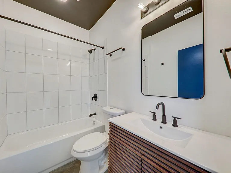 2327 Texas Ave — Photo 18