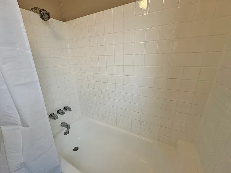 1048 Coronado Ave #G — Photo 10