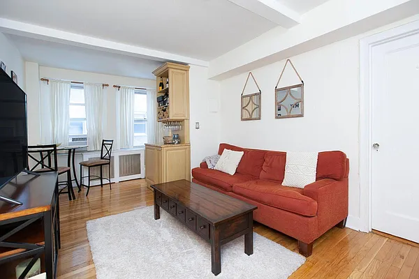 Rented by Apartment Luxe Realty Group, Inc | media 46